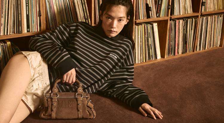 미우미우 
VINYL CLUB 팝업 사진
