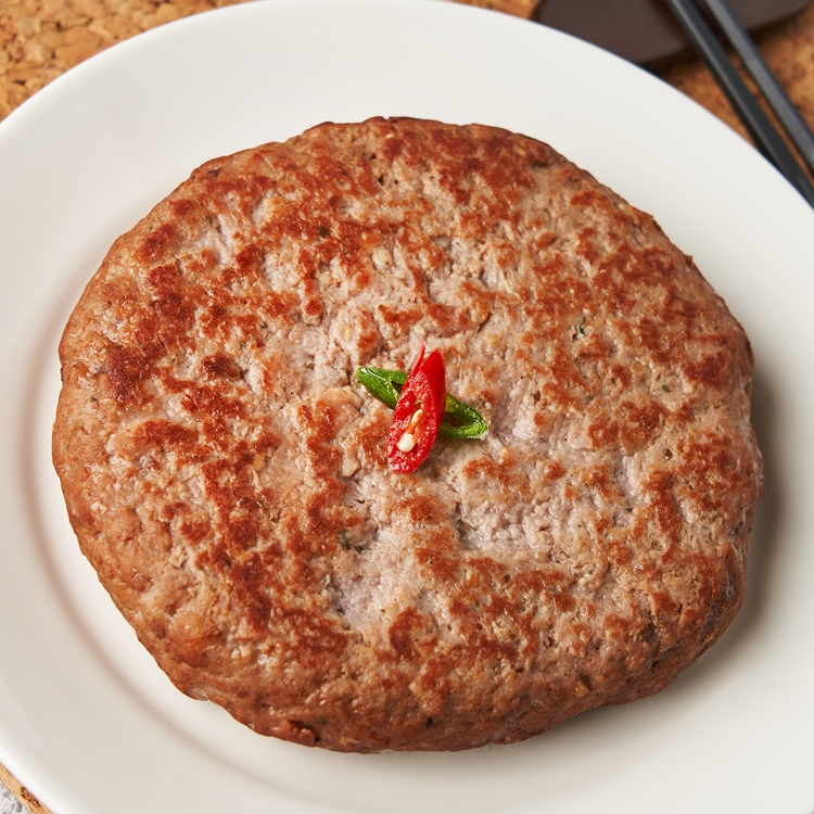 도톰하게 구워내 
육즙과 풍미가 살아있는 
한우떡갈비 본연의 맛 이미지