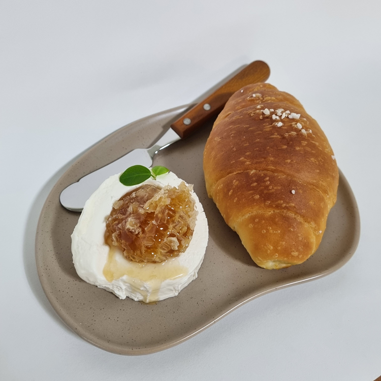 카이막 50g
(+벌집꿀) +
소금빵 1개 이미지
