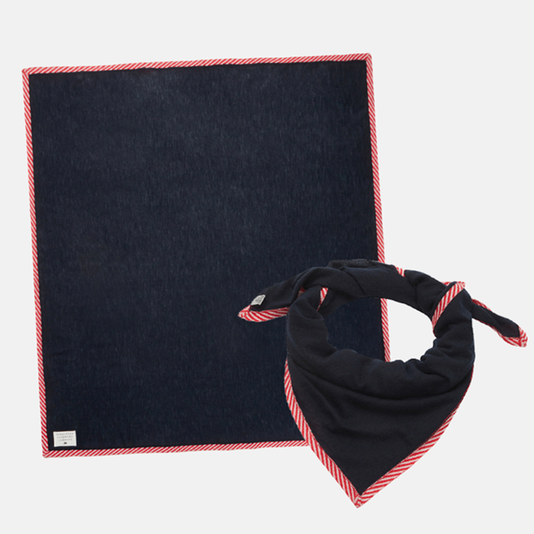 Knitted Scarf with
Jacquard Border
(95x95) 이미지