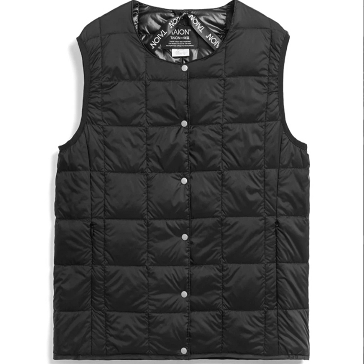 크루넥 버튼 다운베스트 이미지