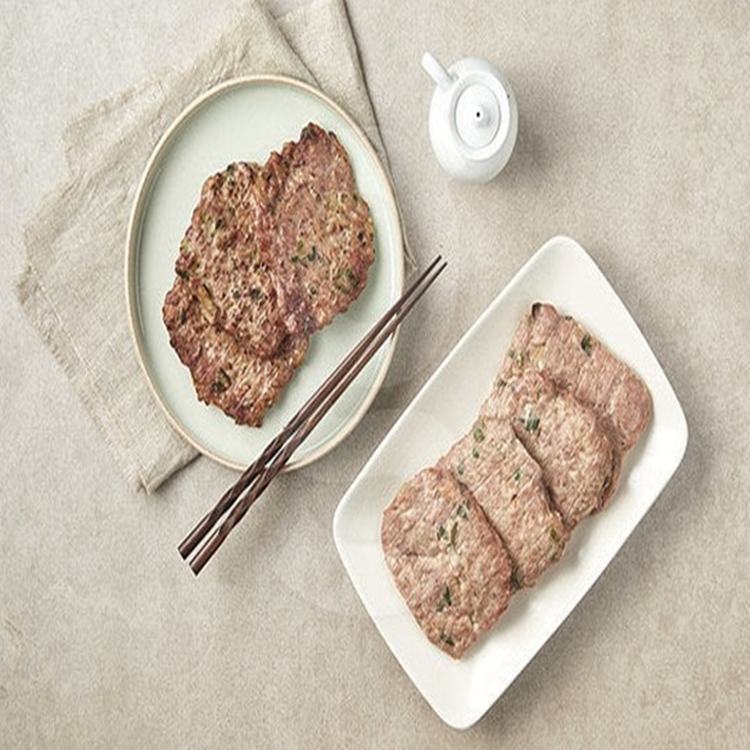 바삭하고 육즙이 살아있는 떡갈비 스테이크를 만나보세요 이미지