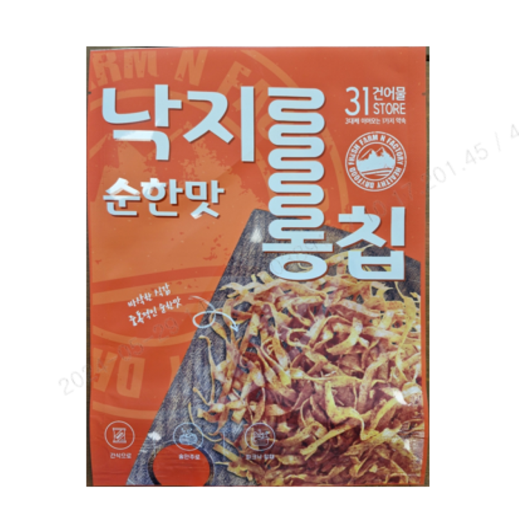 낙지 어육을 가늘게 썰고 깨끗한 기름에 튀긴 후 한국인이 좋아하는 양념으로 시즈닝했습니다. 바삭한 식감과 중독적인 양념이 일품입니다.