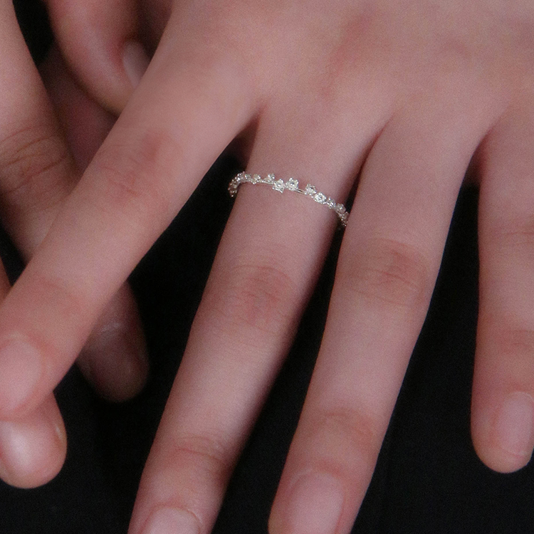 Mini Flower Bouquet
Ring 01