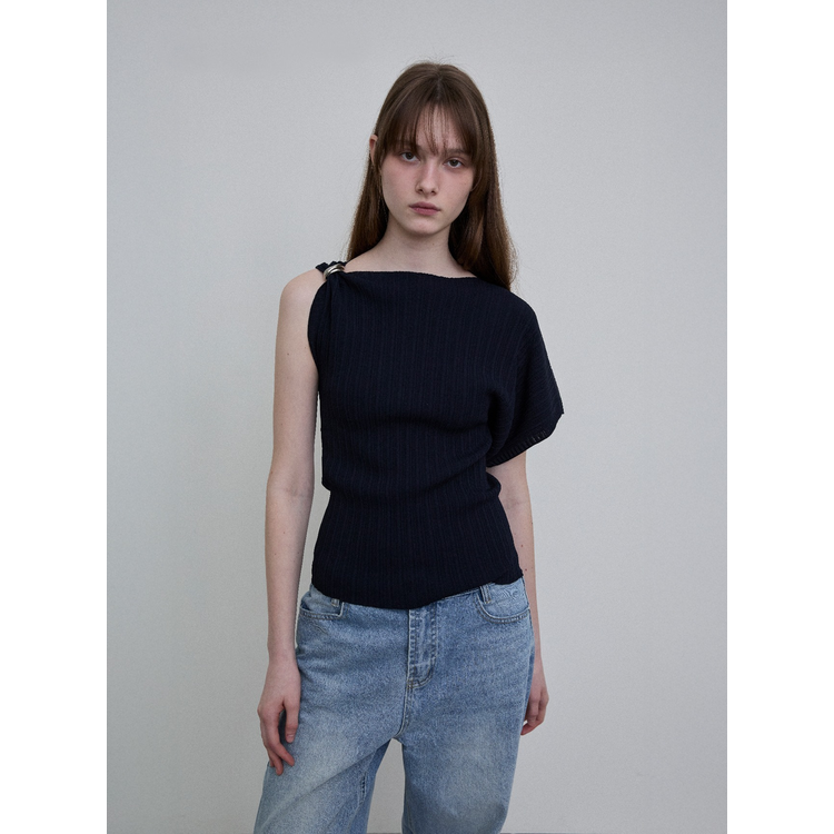 Asymmetric Sleeve 
Pleated Knit Pullover
　