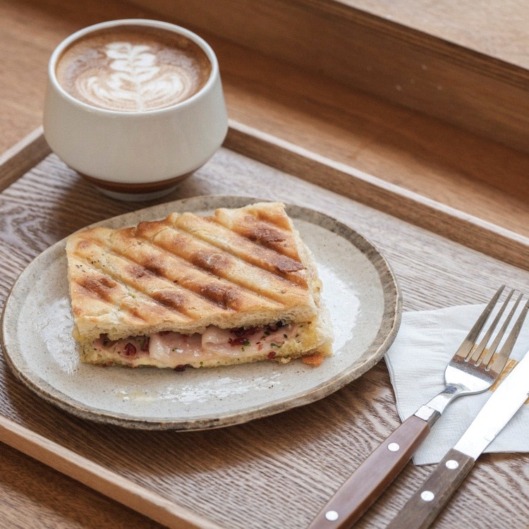 토마토 바질 샌드위치