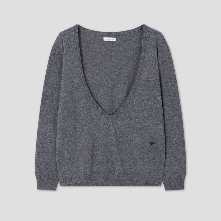 Cozy Deep V-Neck
Wool 100% Knit