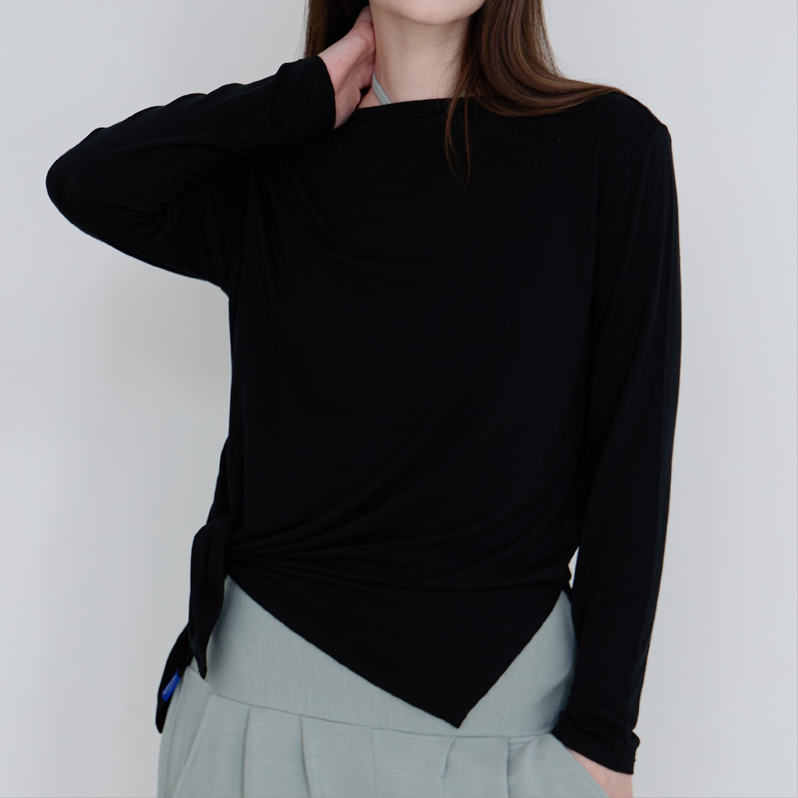 플로라 사이드
슬릿 롱슬리브
(Flora Side slit
long sleeve)