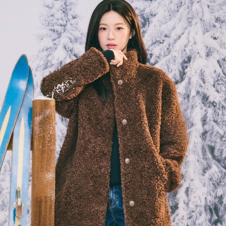 W HIGH NECK 
BOUCLE COAT