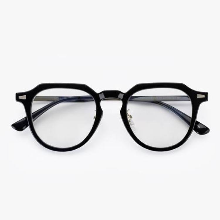 X. DAY
GLASS BLACK