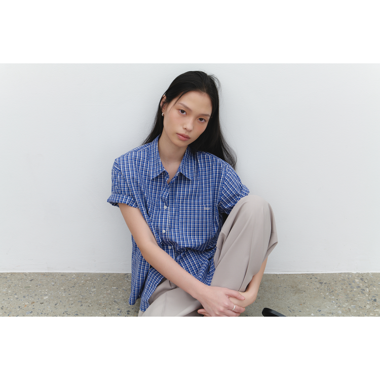 Conie check 
half shirt