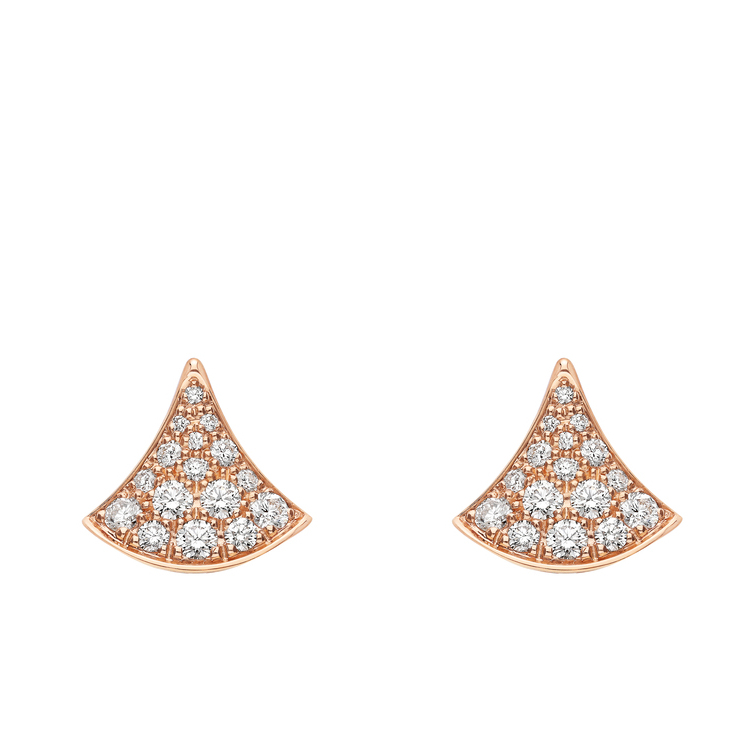 로즈 골드 소재에 
다이아몬드 파베 세팅