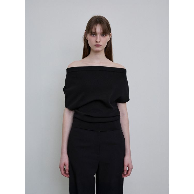 Draped 
One-Shoulder 
Knit Top