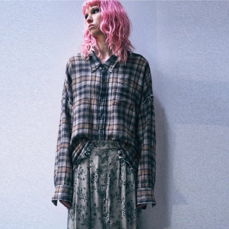 SHREDDED SEAM
DROP NECK SHIRT